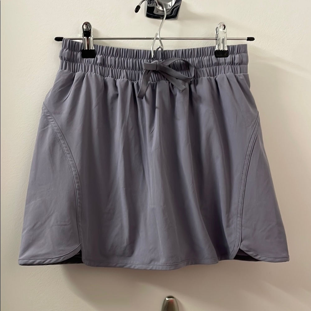 Beyond Yoga In Stride Lined Skirt in Cloud Gray. Never worn. Excellent condition